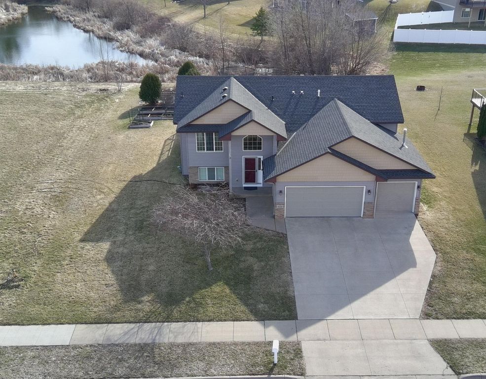 929 Farmers Ridge Trail, Belle Plaine, MN 56011