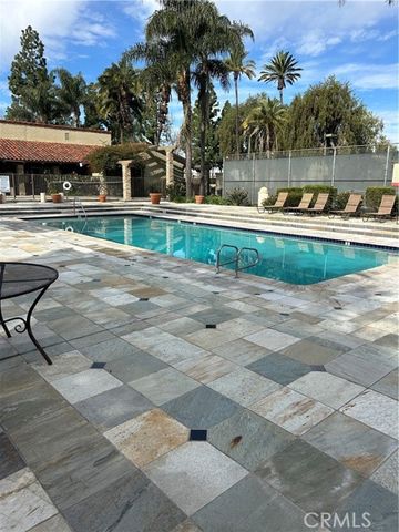 1345 Cabrillo Park Dr M13, Santa Ana, CA 92701