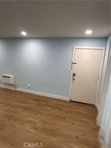 1345 Cabrillo Park Dr M13, Santa Ana, CA 92701