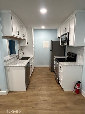 1345 Cabrillo Park Dr M13, Santa Ana, CA 92701