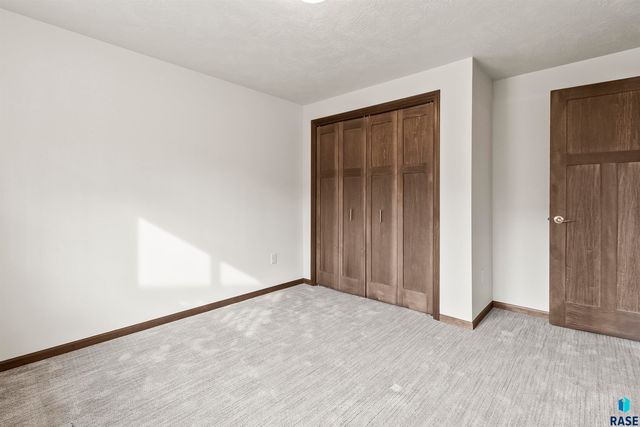 2527 Dorian Dr Drive, Yankton, SD 57078