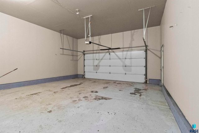 2527 Dorian Dr Drive, Yankton, SD 57078