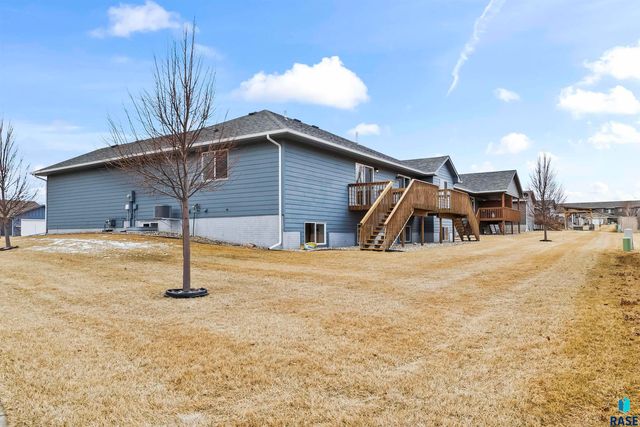 2527 Dorian Dr Drive, Yankton, SD 57078