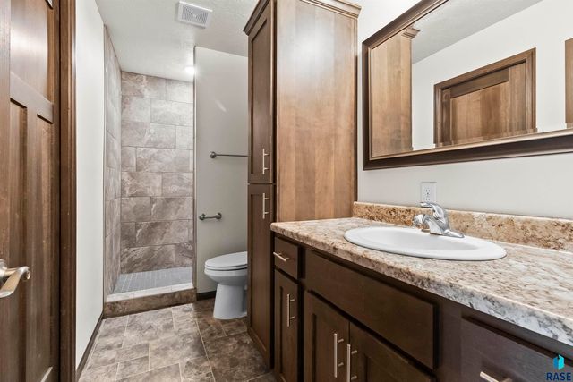 2527 Dorian Dr Drive, Yankton, SD 57078