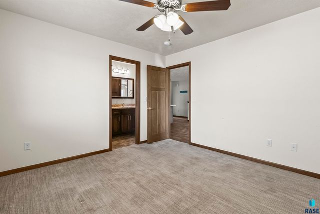 2527 Dorian Dr Drive, Yankton, SD 57078