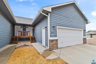 2527 Dorian Dr Drive, Yankton, SD 57078
