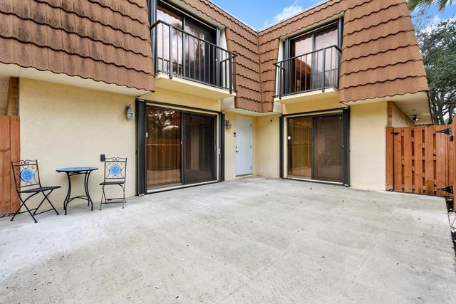 234 Charter Way, West Palm Beach, FL 33407