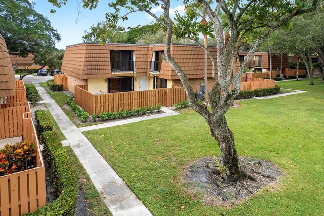 234 Charter Way, West Palm Beach, FL 33407