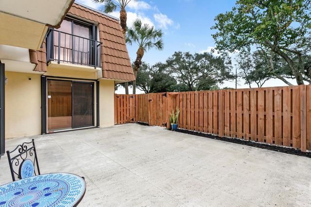 234 Charter Way, West Palm Beach, FL 33407