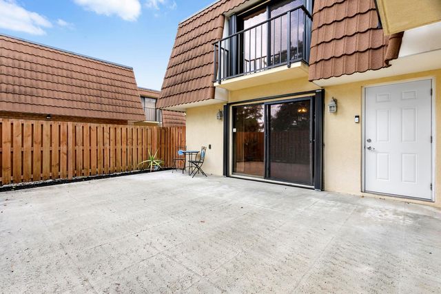 234 Charter Way, West Palm Beach, FL 33407