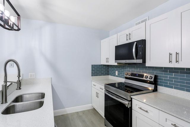 234 Charter Way, West Palm Beach, FL 33407