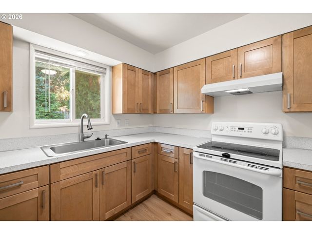 1574 Se SPRUCE St, Hillsboro, OR 97123