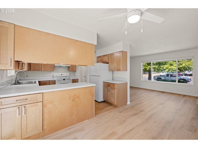 1574 Se SPRUCE St, Hillsboro, OR 97123