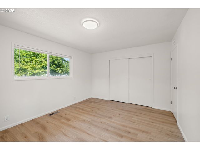 1574 Se SPRUCE St, Hillsboro, OR 97123