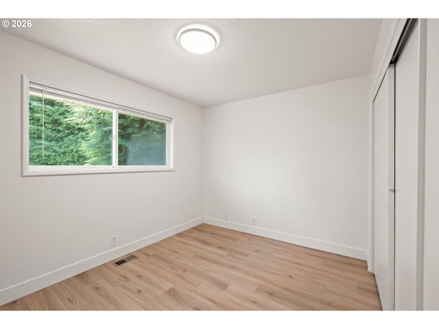 1574 Se SPRUCE St, Hillsboro, OR 97123