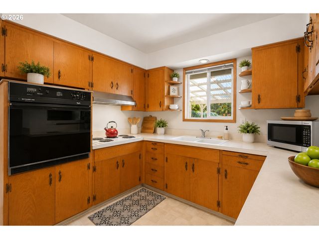 1574 Se SPRUCE St, Hillsboro, OR 97123