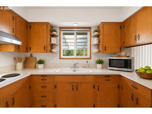 1574 Se SPRUCE St, Hillsboro, OR 97123
