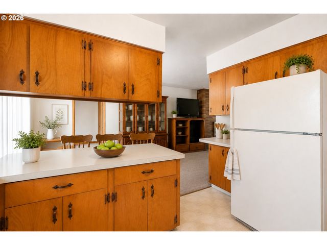 1574 Se SPRUCE St, Hillsboro, OR 97123