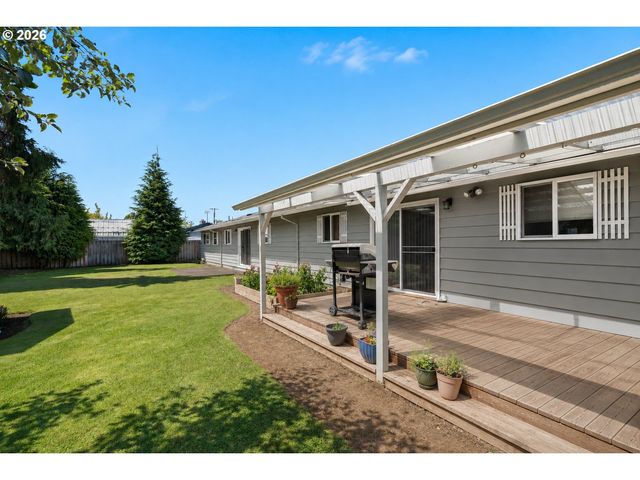 1574 Se SPRUCE St, Hillsboro, OR 97123