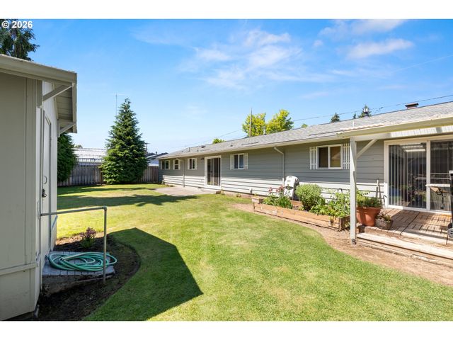 1574 Se SPRUCE St, Hillsboro, OR 97123