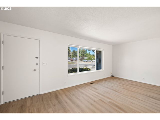1574 Se SPRUCE St, Hillsboro, OR 97123