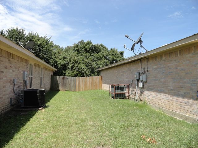 2015 Teagarden Court, Dallas, TX 75217