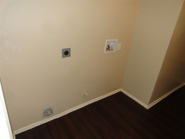 2015 Teagarden Court, Dallas, TX 75217