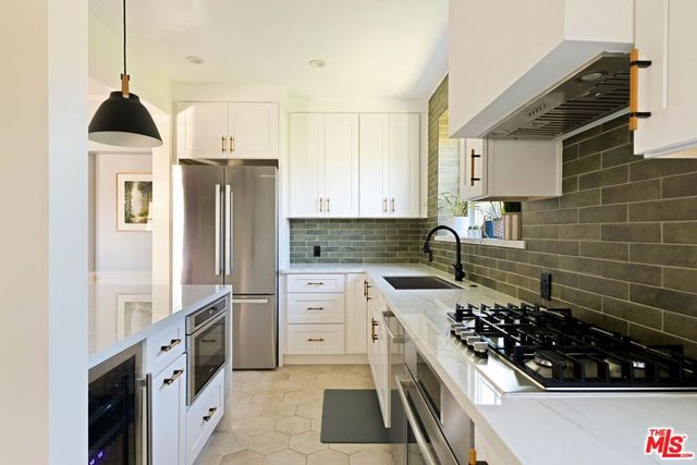 1500 S Spaulding Avenue, Los Angeles, CA 90019