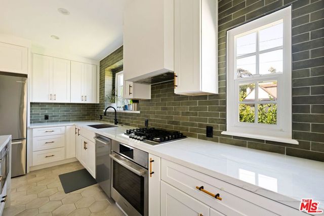 1500 S Spaulding Avenue, Los Angeles, CA 90019