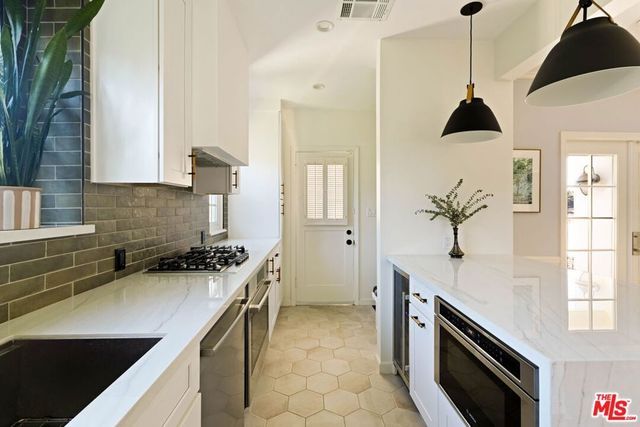 1500 S Spaulding Avenue, Los Angeles, CA 90019