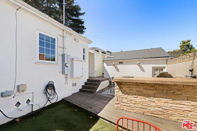 1500 S Spaulding Avenue, Los Angeles, CA 90019