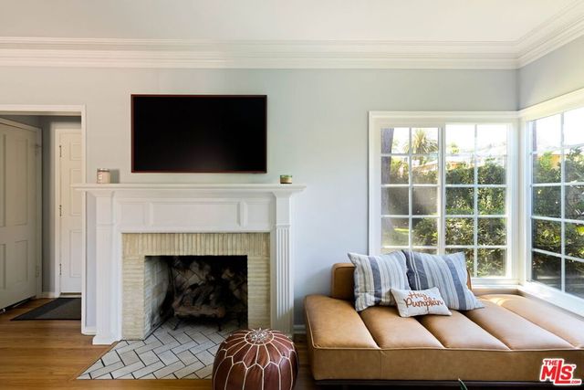 1500 S Spaulding Avenue, Los Angeles, CA 90019