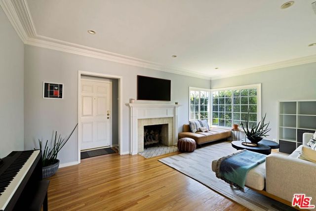 1500 S Spaulding Avenue, Los Angeles, CA 90019