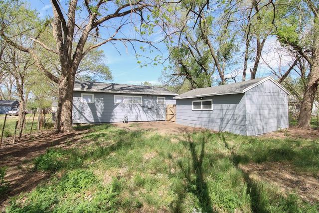 611 Viemont Ave, Salina, KS 67401