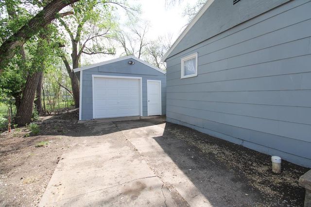 611 Viemont Ave, Salina, KS 67401