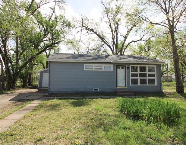 611 Viemont Ave, Salina, KS 67401