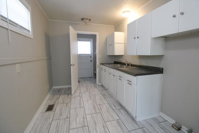 611 Viemont Ave, Salina, KS 67401