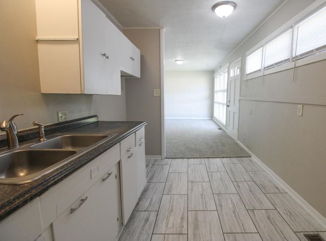 611 Viemont Ave, Salina, KS 67401