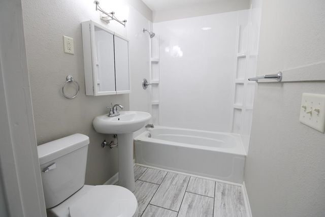 611 Viemont Ave, Salina, KS 67401