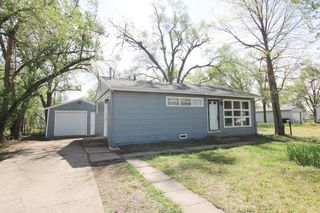 611 Viemont Ave, Salina, KS 67401