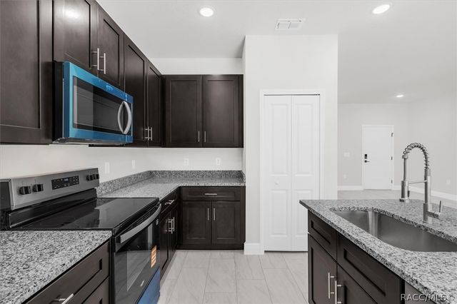 1718 W Manchester Drive, Citrus Springs, FL 34434