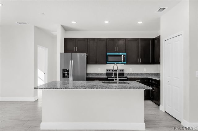 1718 W Manchester Drive, Citrus Springs, FL 34434