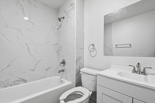 803 E 14th Street, Bonham, TX 75418