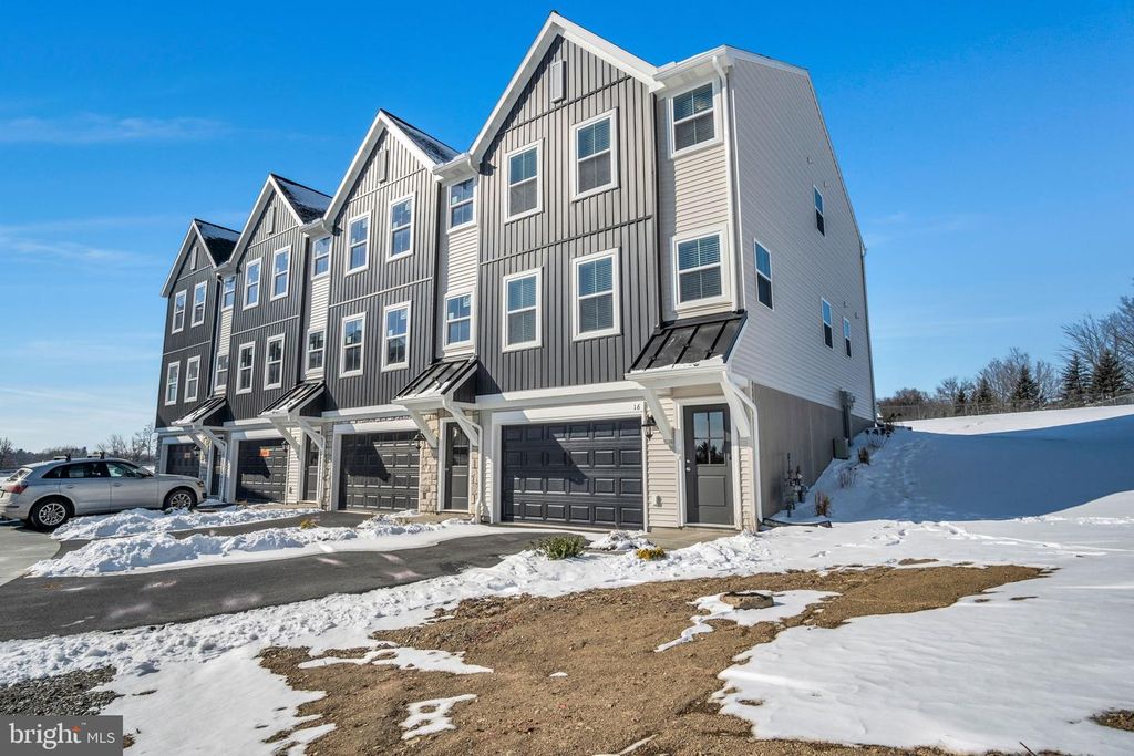 10-16 MORGAN CIRCLE, Carlisle, PA 17015