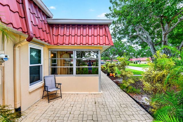 260 Cape Cod Circle, Lake Worth, FL 33467