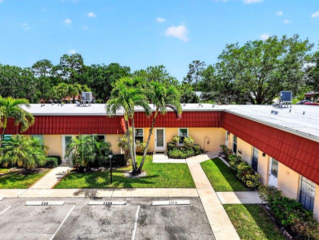 260 Cape Cod Circle, Lake Worth, FL 33467