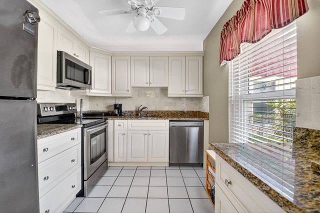 260 Cape Cod Circle, Lake Worth, FL 33467