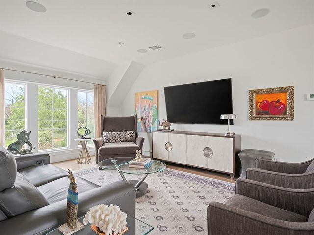 8400 Stonehurst Court, Oklahoma City, OK 73120