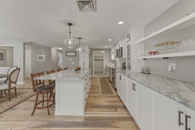 402 Ridgefield Cir D, Clinton, MA 01510