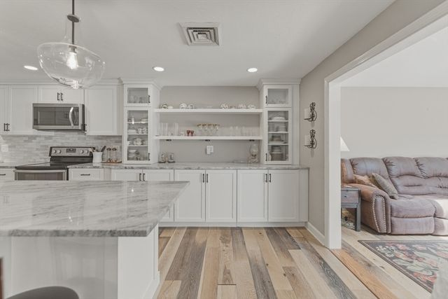 402 Ridgefield Cir D, Clinton, MA 01510